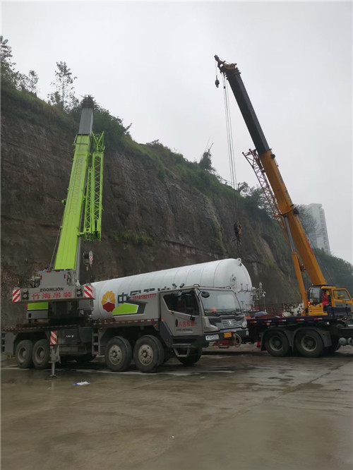 正安县“不怕风雨冻”—— 吊车的 “恶劣环境适应” 技术